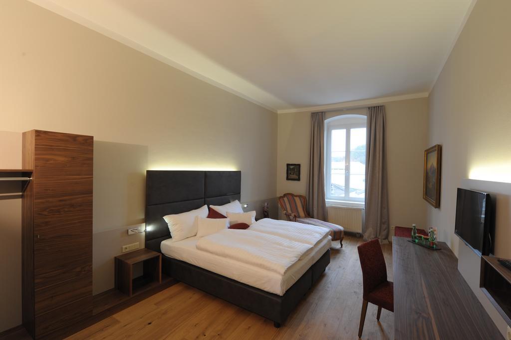 Eee Hotel Perg Habitación foto