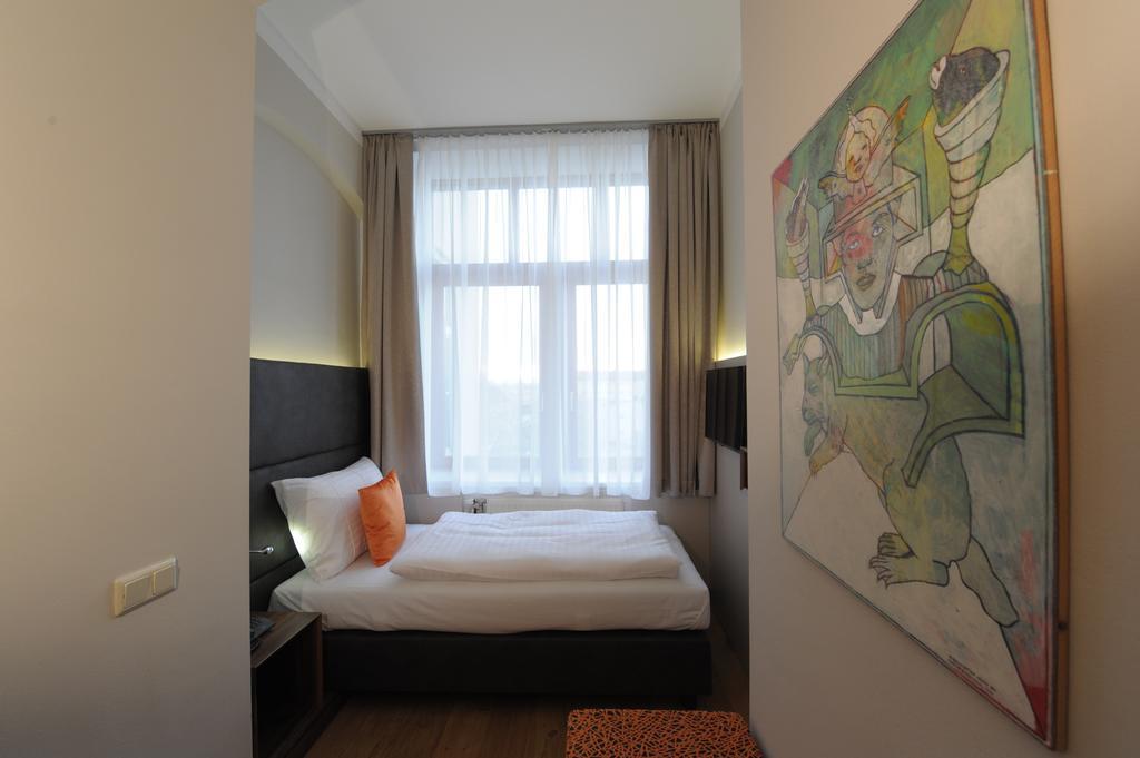 Eee Hotel Perg Habitación foto