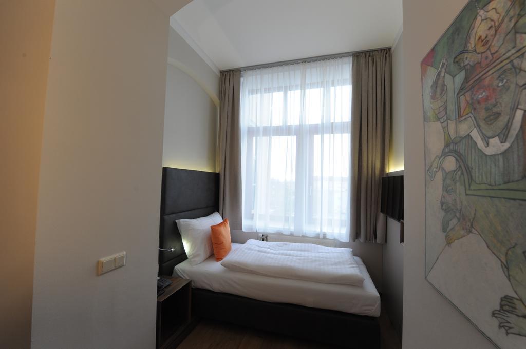 Eee Hotel Perg Habitación foto